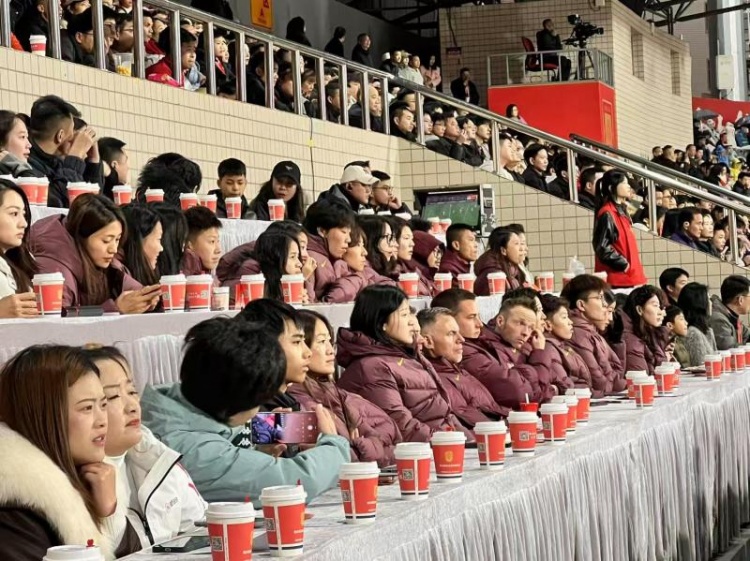 北青體育：中國女足現(xiàn)身中甲賽場，觀看重慶銅梁龍vs遼寧鐵人