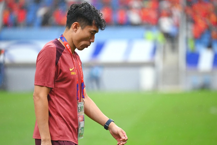滬媒：單后腰讓國足防守承受更大壓力，若鄭智沒退役或能勝任