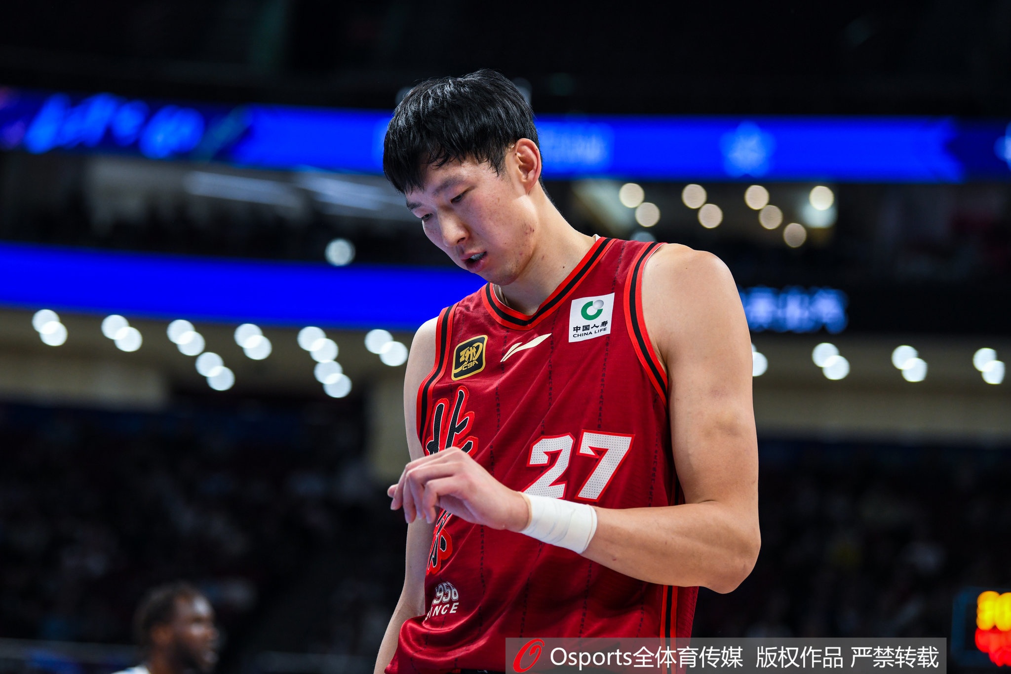 不妙！趙探長：首鋼醫(yī)院建議周琦進行結膜縫合手術 待權威復診！